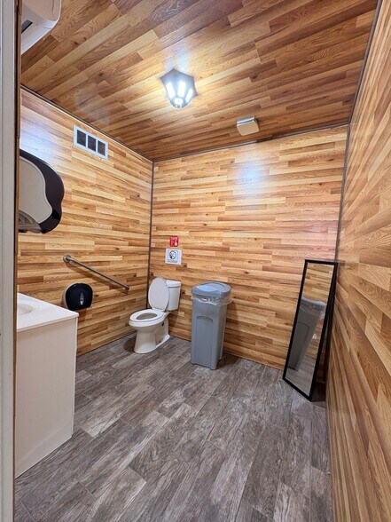 More Photos Of 422 County Road 5000, Cleveland Light Distribution For Sale
