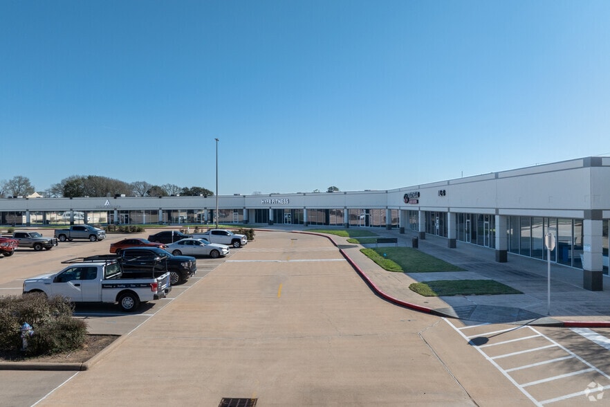 More Photos Of 3701 Outlet Center Dr, Sealy Unknown For Lease