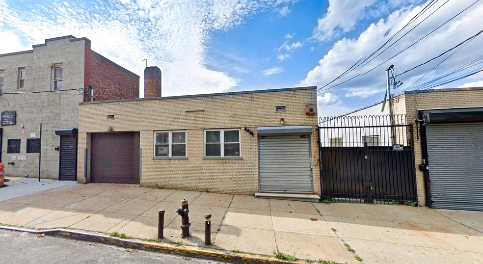 Primary Photo Of 4461 Bronx Blvd, Bronx Warehouse For Lease