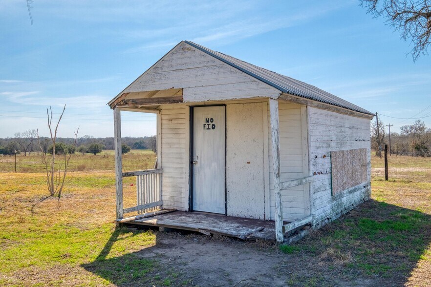 More Photos Of 829 State Highway 21 W, Cedar Creek Specialty For Sale