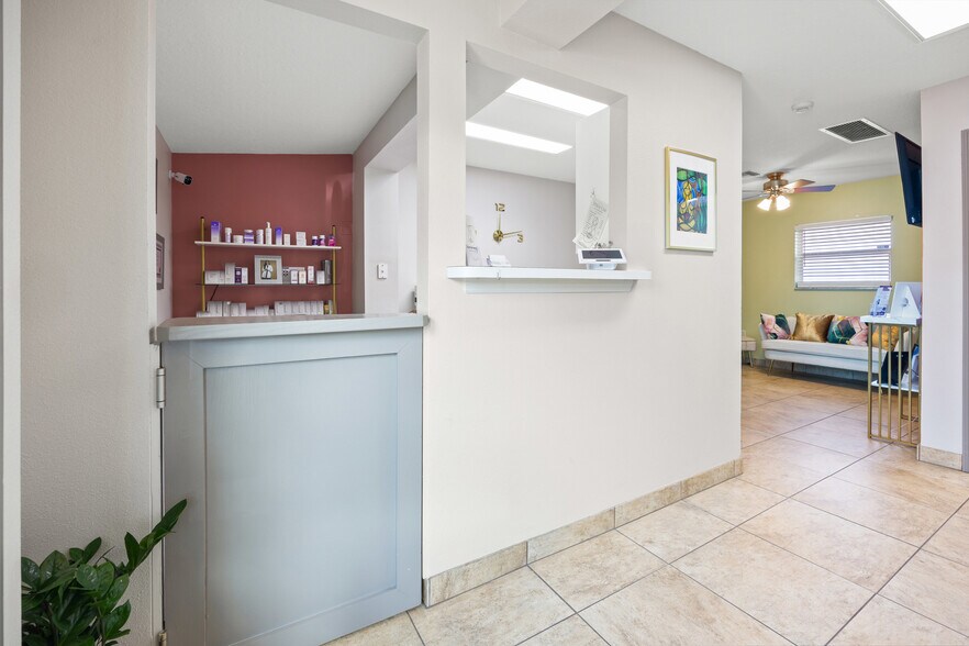 More Photos Of 2200 S Bay St, Eustis Office For Sale