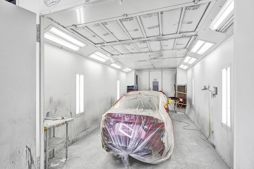 More Photos Of 660 NW 137th St, North Miami Warehouse For Sale