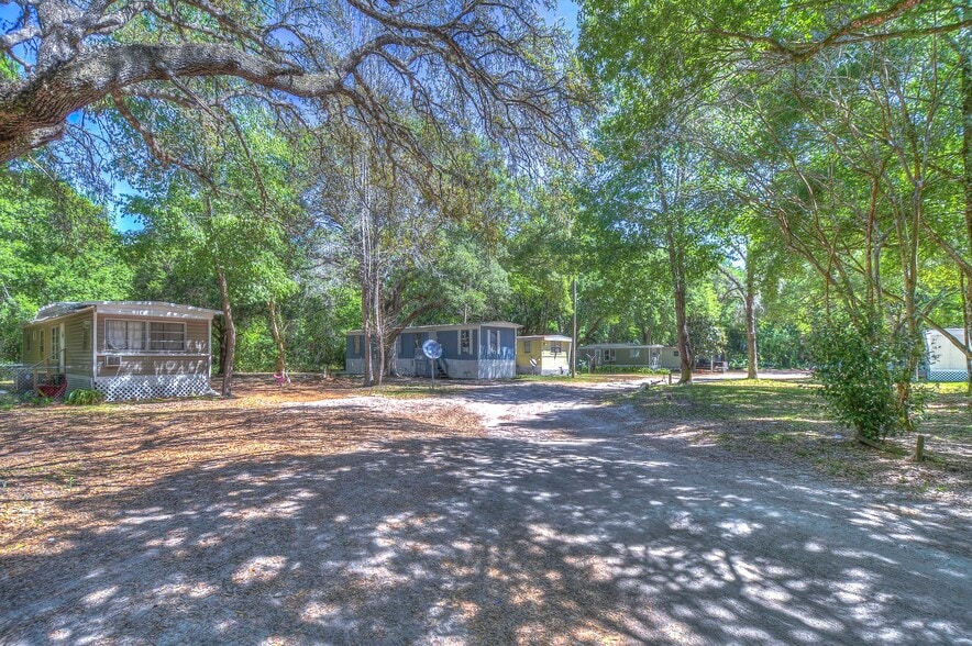 More Photos Of 20303 Old Somerset Acres Ln, Spring Hill Manufactured Housing Mobile Home Park For Sale