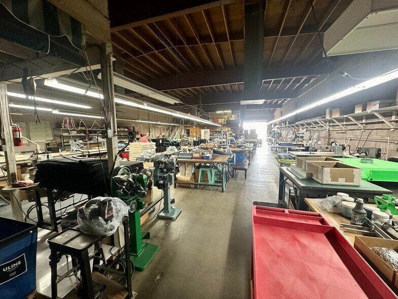 More Photos Of 3226 Franklin Ave, Riverside Manufacturing For Sale