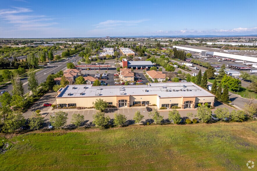 More Photos Of 9001 Foothills Blvd, Roseville Flex For Lease