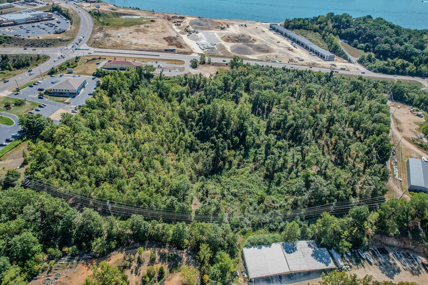 More Photos Of 109 Horseshoe Bend Pky, Lake Ozark Office For Sale