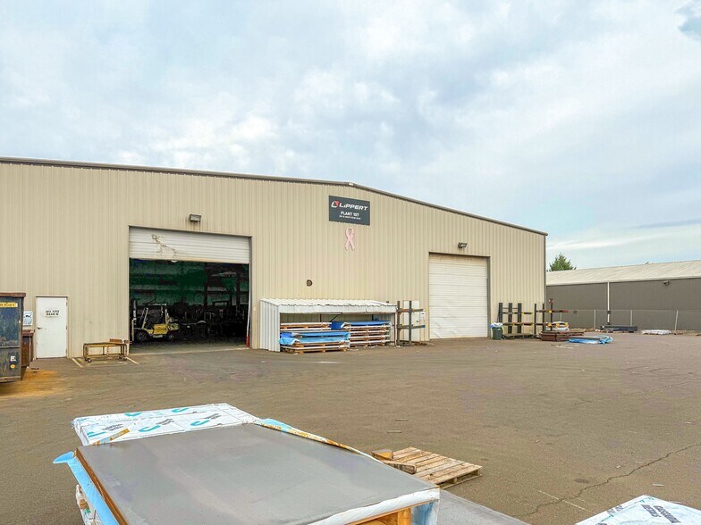 More Photos Of 150 SE Booth Bend Rd, McMinnville Warehouse For Sale
