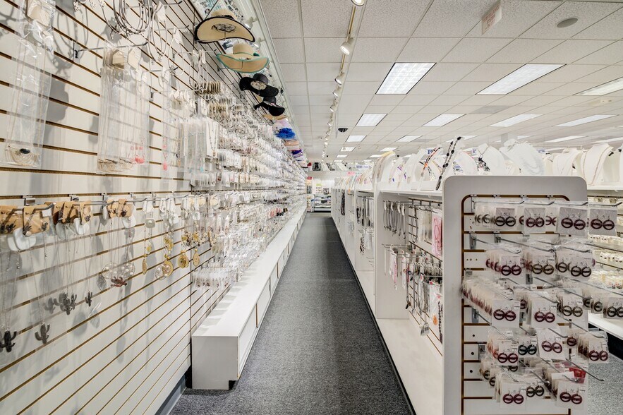 More Photos Of 9345 Olive Blvd, Saint Louis General Retail For Sale
