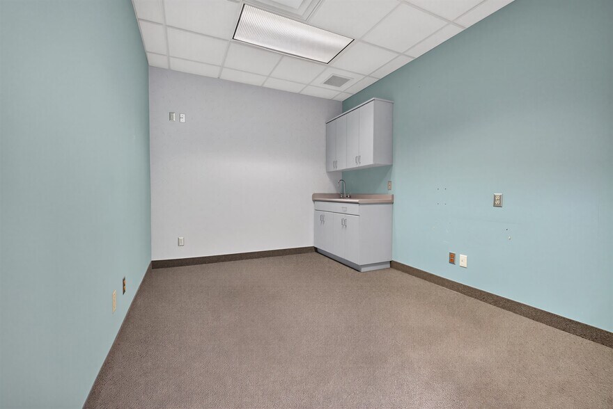 More Photos Of 3405 Rhodes Dr, Windsor Medical For Lease