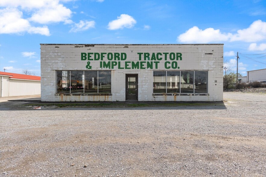 Primary Photo Of 736 Madison St, Shelbyville General Retail For Sale