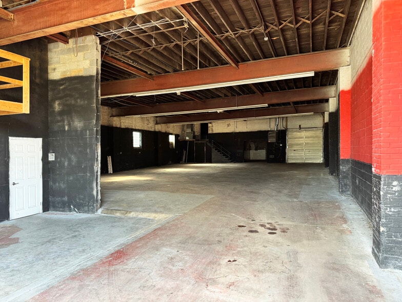 Primary Photo Of 3010 Hamilton Ave, Baltimore Warehouse For Sale