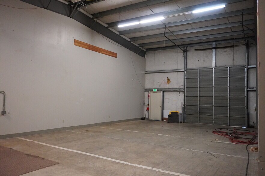 More Photos Of 5317 NE Saint Johns Rd, Vancouver Warehouse For Lease