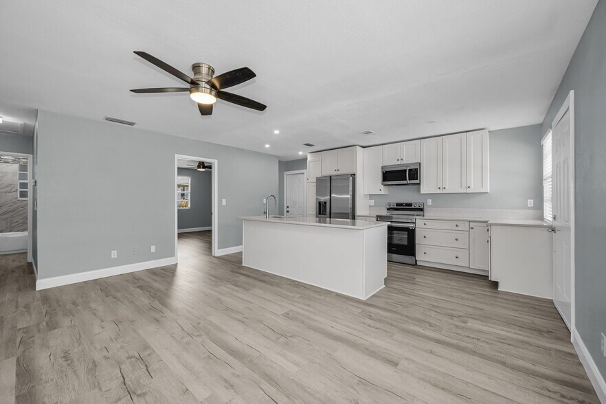 More Photos Of 1231 Illinois Ave, Palm Harbor Apartments For Sale