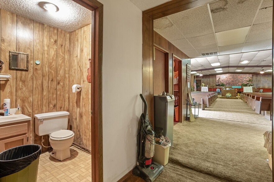 More Photos Of 9835 Frankoma Rd, Sapulpa Religious Facility For Sale