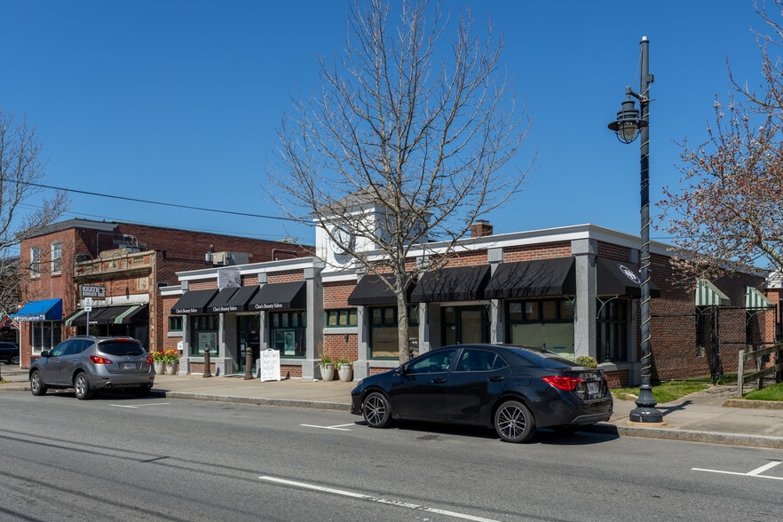 More Photos Of 334 Main St, Hyannis Storefront For Lease