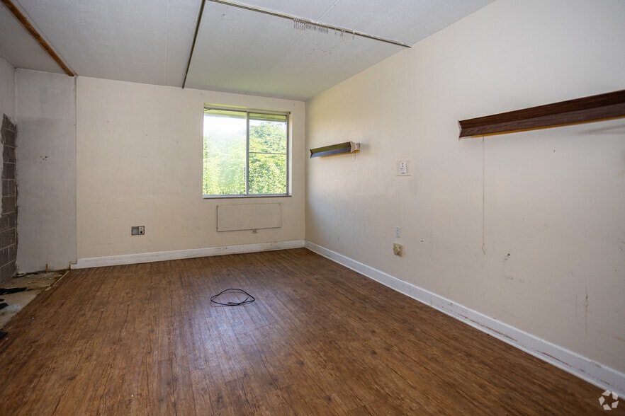 More Photos Of 240 Hannah Rd, Harriman Rehabilitation Center For Sale