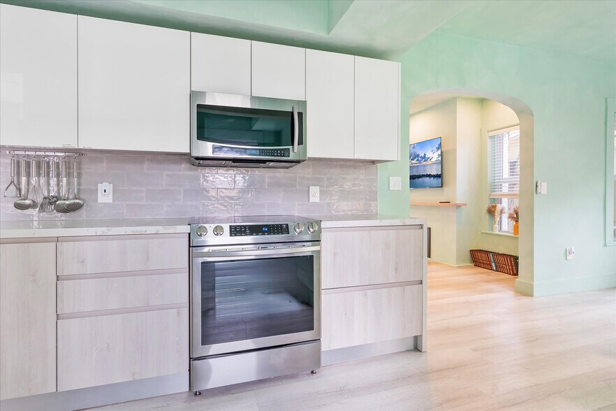 More Photos Of 22 NE 44th St, Miami Office Residential For Lease