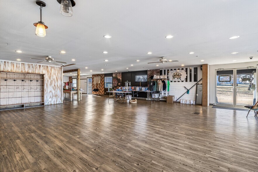 More Photos Of 1421 E Main St, Park Hills Flex For Sale