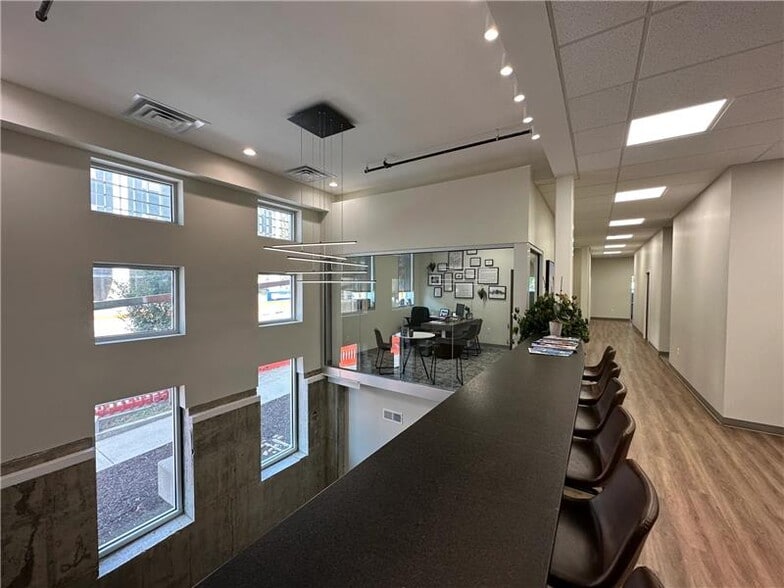 More Photos Of 1-3 E Armour Blvd, Kansas City Office For Lease