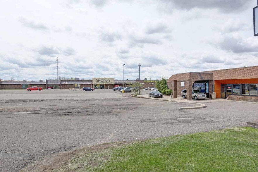 More Photos Of 1011-1013 E Spruce St, Abbotsford Storefront Retail Office For Lease