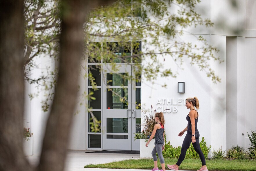 More Photos Of 13451 Highland Hills Dr, Aledo Storefront Retail Office For Lease