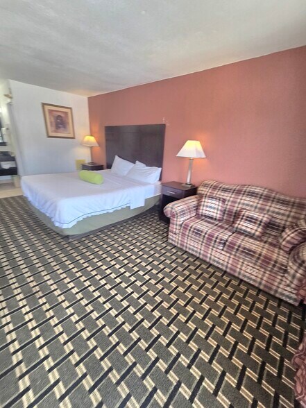 More Photos Of 420 E Oklahoma Blvd, Alva Hotel For Sale
