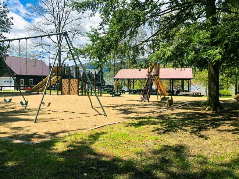 More Photos Of 10 Front St, Lake George Hospitality For Sale