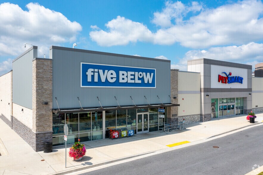 More Photos Of 10300 Mill Run Cir, Owings Mills Unknown For Lease