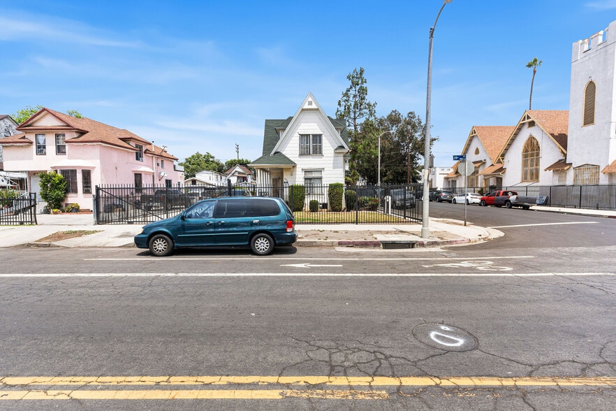 More Photos Of 933 E 28th St, Los Angeles Multifamily For Sale