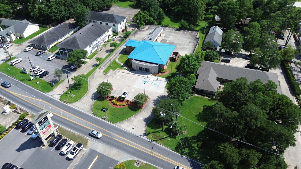 More Photos Of 7346 Highland Rd, Baton Rouge Bank For Sale