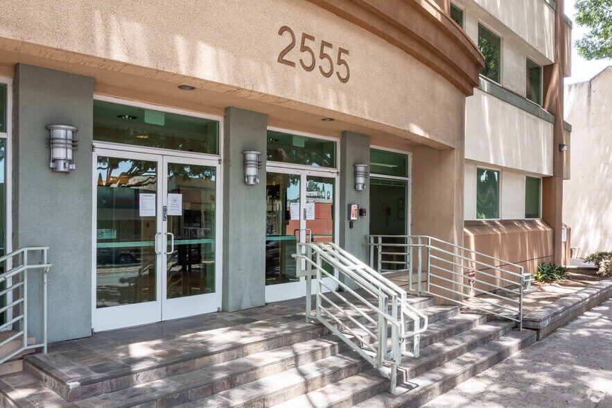 More Photos Of 133 N Altadena Dr, Pasadena Unknown For Lease
