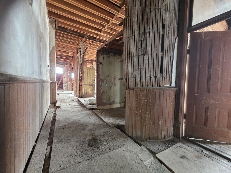 More Photos Of , Ellsworth General Retail For Sale