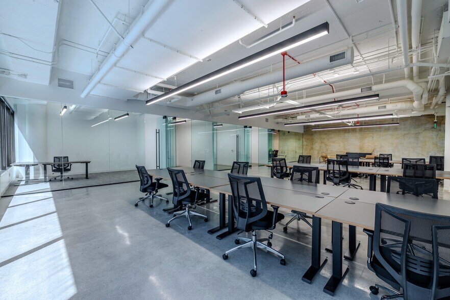 More Photos Of 841 Apollo St, El Segundo Coworking Space