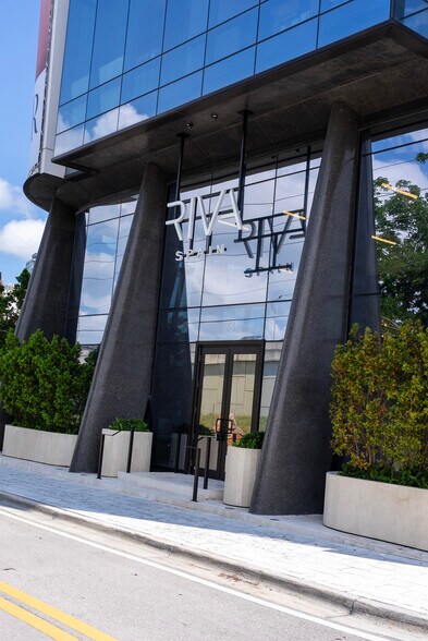 More Photos Of 78 NW 37th St, Miami General Retail For Lease