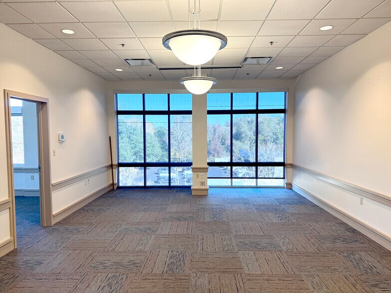 More Photos Of 2330 Mahan Dr, Tallahassee Office For Lease