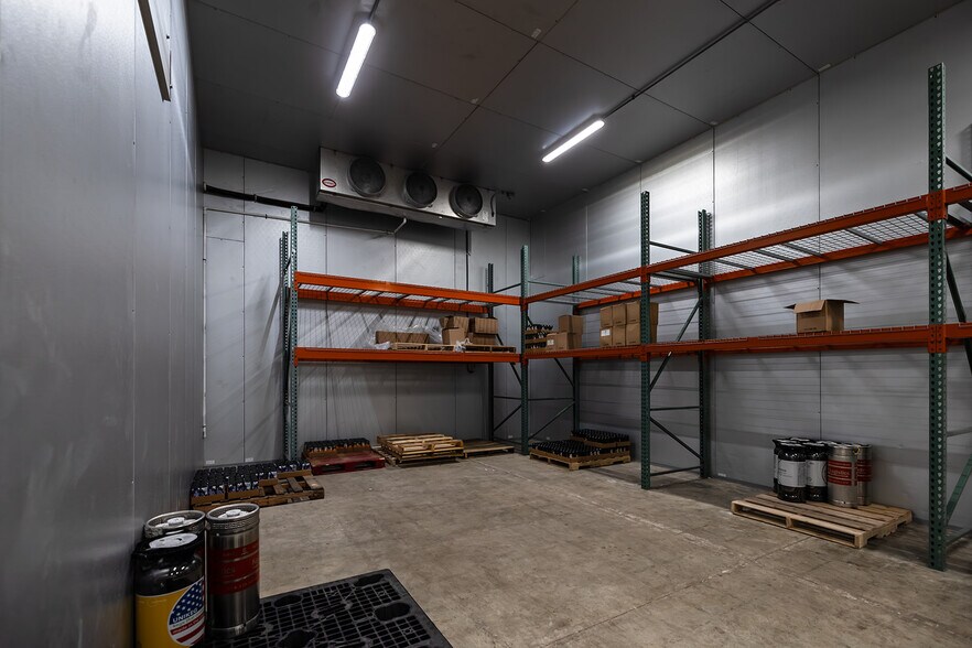 More Photos Of 110 Greenfield St, Wilmington General Retail For Sale