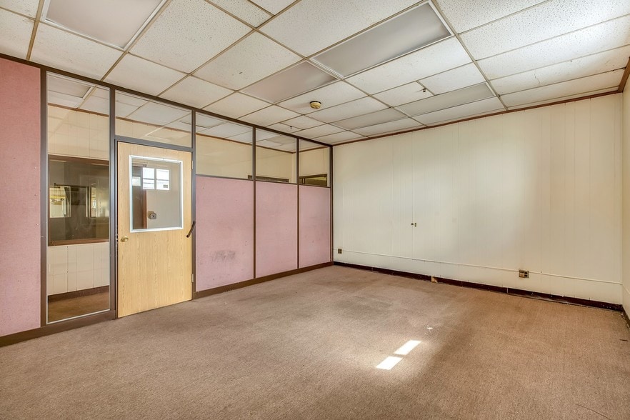 More Photos Of 1275 Oak Point Ave, Bronx Warehouse For Lease