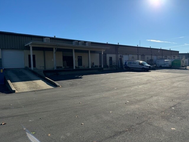 More Photos Of 3250-3268 Ruckriegel Pky, Louisville Light Manufacturing For Lease