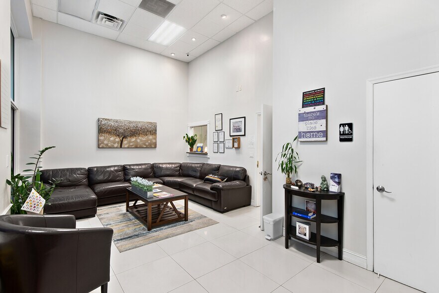 More Photos Of 1100 W Oakland Park Blvd, Wilton Manors Industrial For Lease