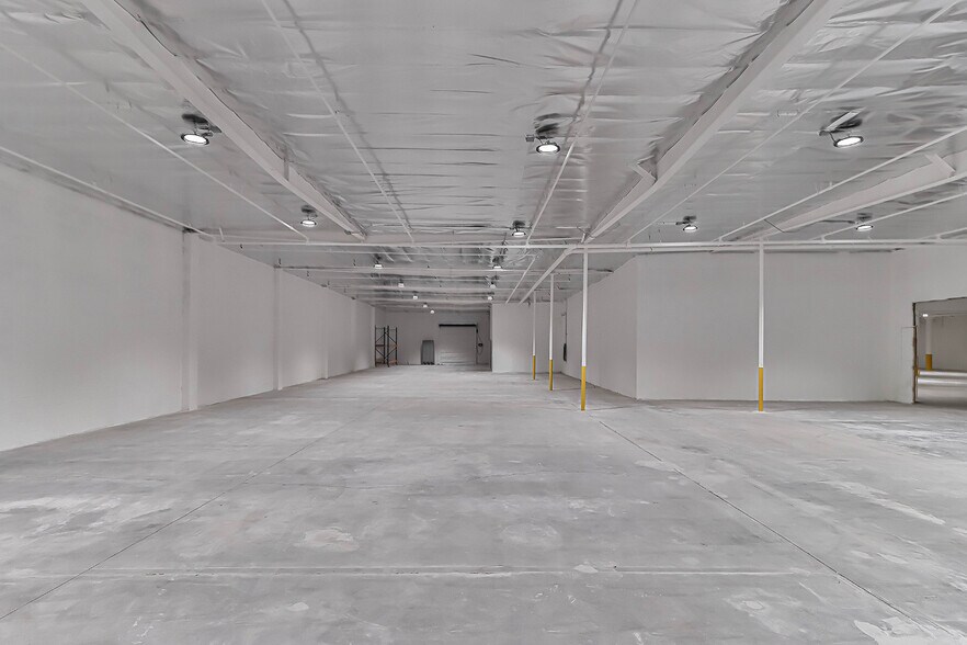 More Photos Of 7414 Bellaire Ave, North Hollywood Warehouse For Lease