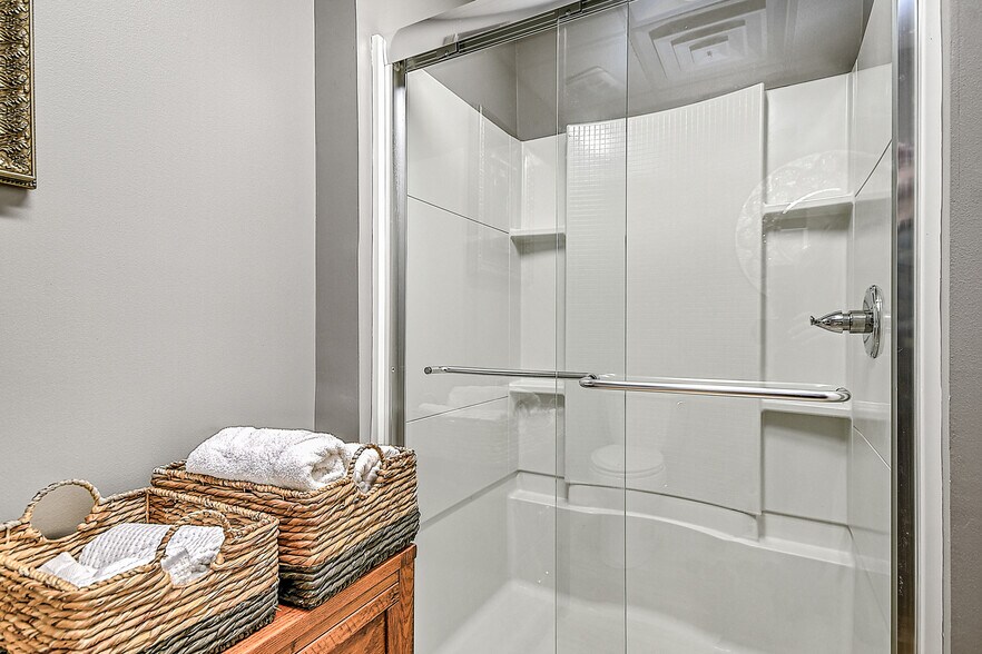 More Photos Of 220 Broad St, Kingsport Flex For Sale