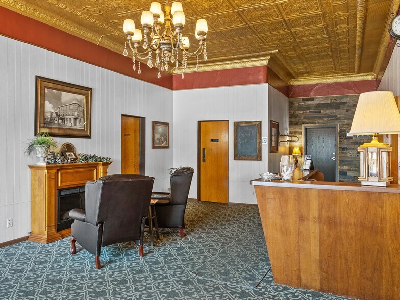 More Photos Of 201 Steele St, Algoma Hotel For Sale