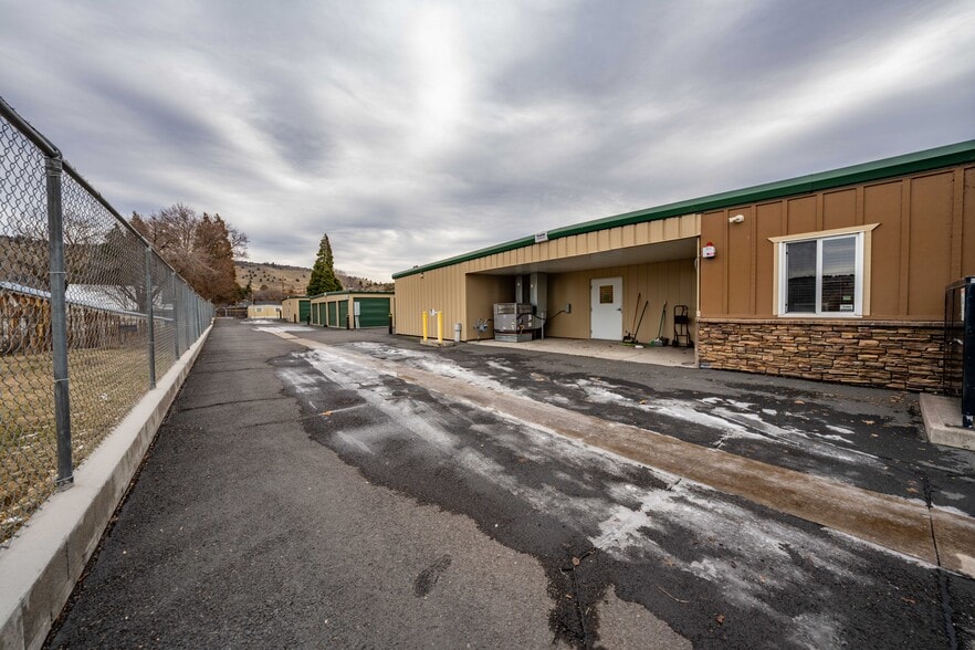 More Photos Of 4851 Highway 97 N, Klamath Falls Self Storage For Sale