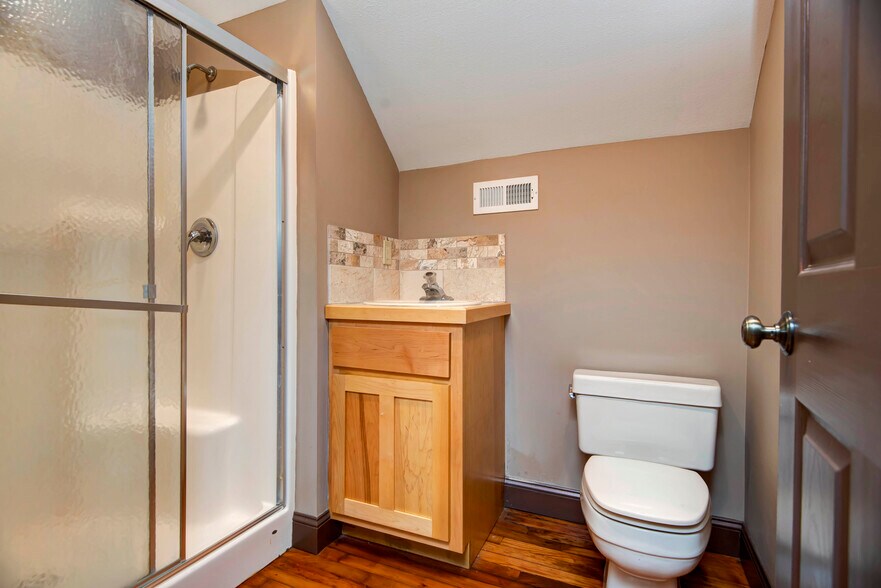 More Photos Of 1484 E Saint Louis St, Springfield Office For Sale