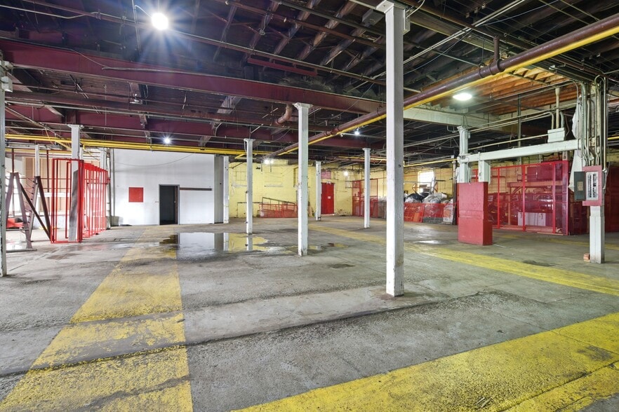 More Photos Of 420 Race St, Holyoke Warehouse For Lease