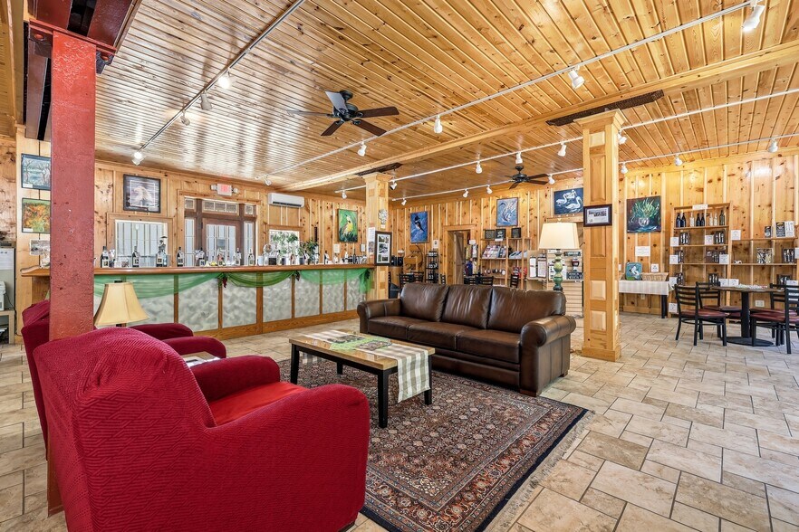 More Photos Of 196 S Main St, Potosi General Retail For Sale