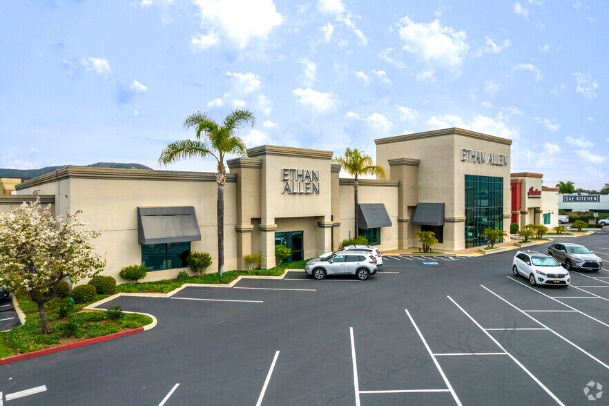 More Photos Of 1040 Los Vallecitos Blvd, San Marcos Showroom For Lease