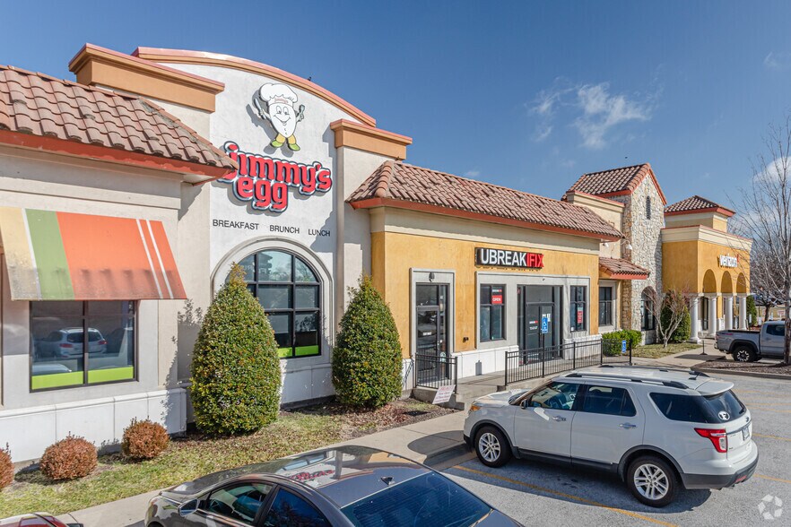 More Photos Of 3931 N Shiloh Dr, Fayetteville Freestanding For Lease