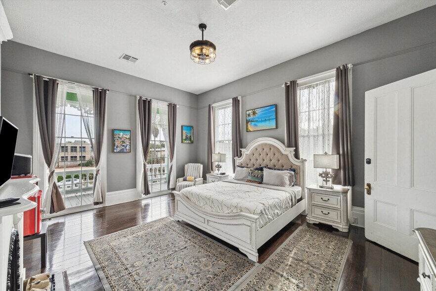 More Photos Of 1502 Market St, Galveston Hospitality For Sale