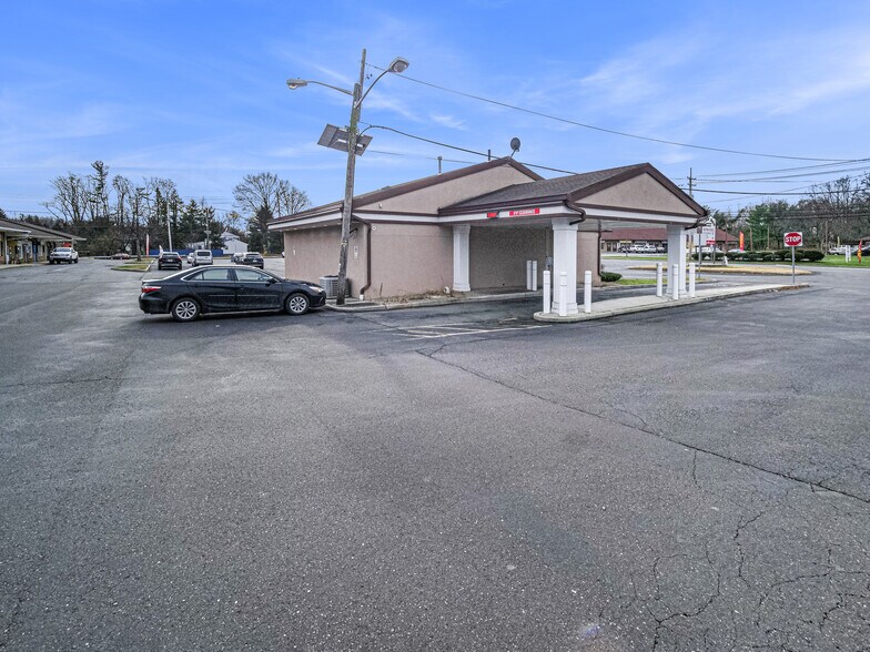 More Photos Of 180 Scotch Rd, Ewing Bank For Lease